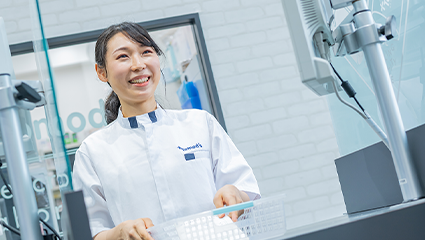 欧⽶型ドラッグストアとトモズ